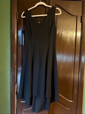 Classic Black V-Neck Sleeveless A-Line Dress